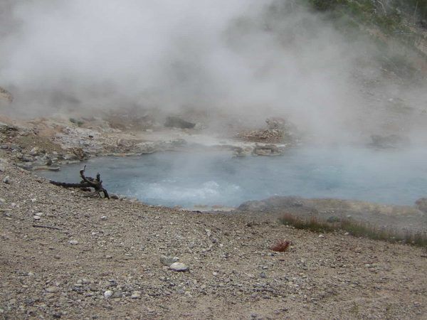 Lago de agua caliente